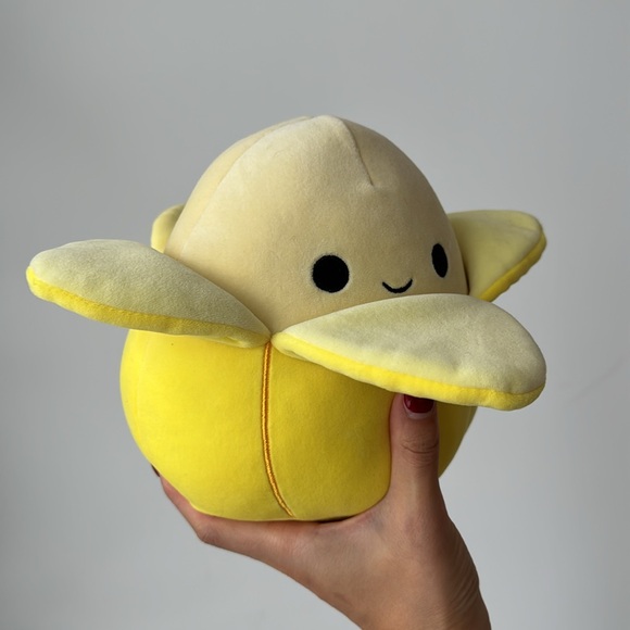 Junie Banana Squishmallow - Picture 4 of 4